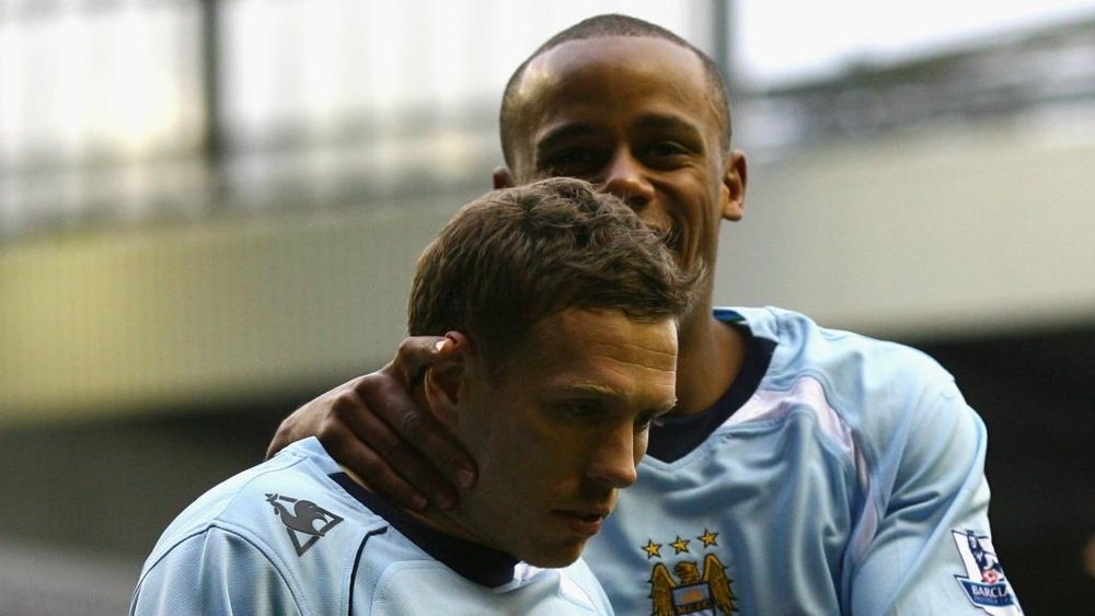 Craig Bellamy joins up with Vincent Kompany again at Anderlecht. GOAL