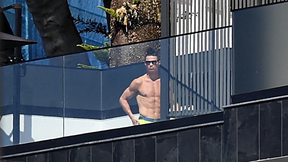 Cobolli Gigli contro Ronaldo: 'Via per la mamma? Si mostra in piscina a prendere il sole'. Goal