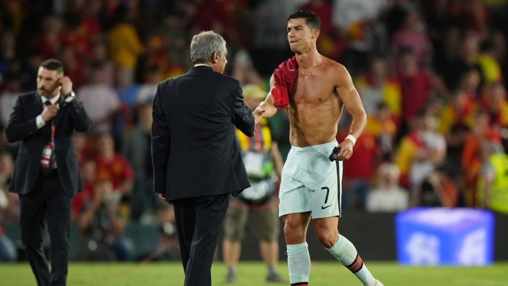 ï»¿Santos defends decision to go away Ronaldo on bench as Portugal snatch draw in Spain