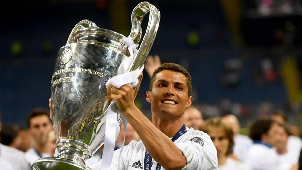 Premiação galática para o Real na Champions. Goal
