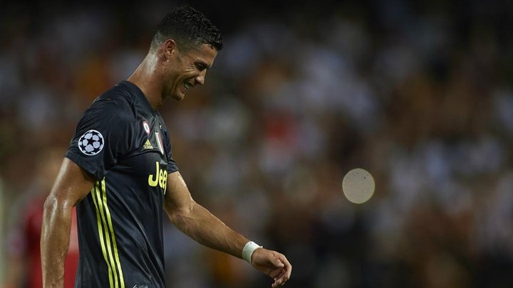 Cristiano Ronaldo se iguala a Neymar e “cai nas redes” do zagueiro Murillo