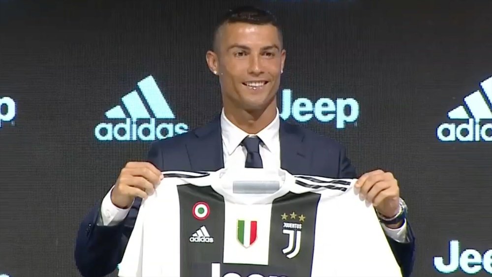 Cristiano Ronaldo Juventus shirt.
