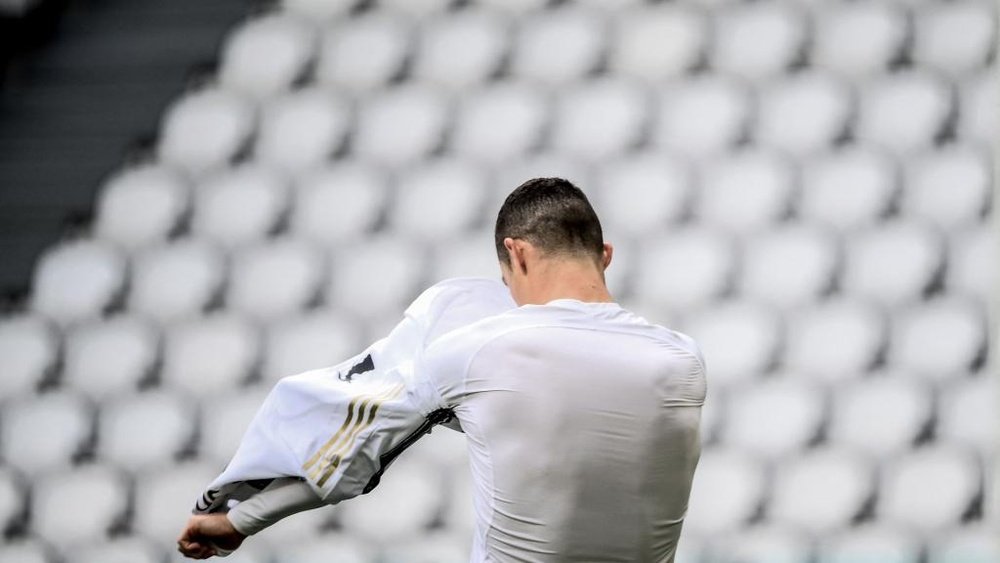 Ronaldo a jeté son maillot après la victoire face au Genoa. goal