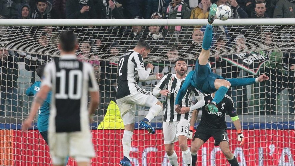Buffon ricorda la rovesciata di Ronaldo. Goal