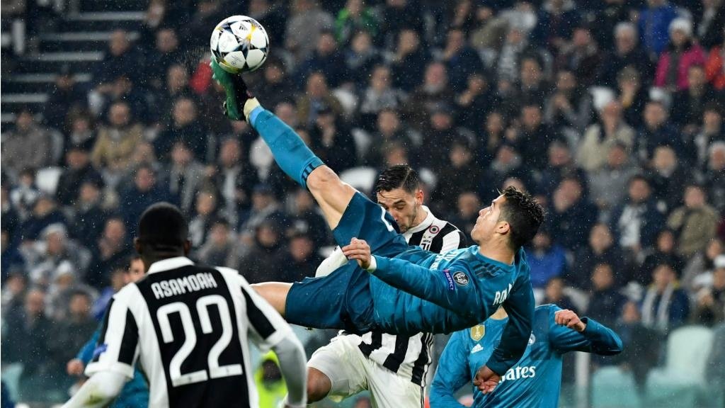 ✓Golaço de bicicleta em cima do Buffon ✓Colocou Zidane com a mão na cabeça  completamente sem reação ✓Foi aplaudido pelo estádio da Juventus LOTADO  Simplesmente Cristiano Ronaldo🔥🇵🇹