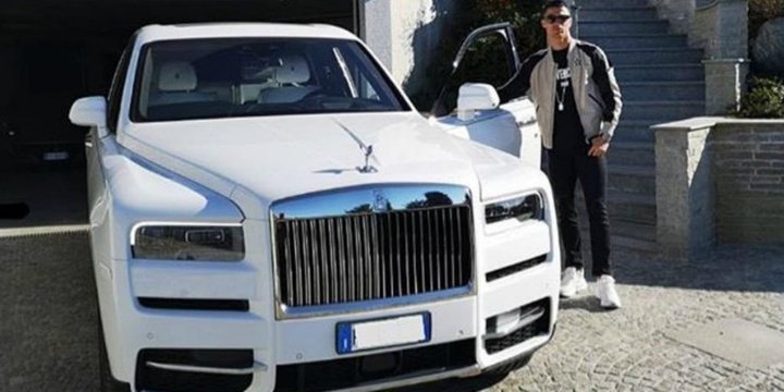 Cristiano Ronaldo rivela su Twitter il suo ultimo acquisto: una Rolls Royce Cullinan