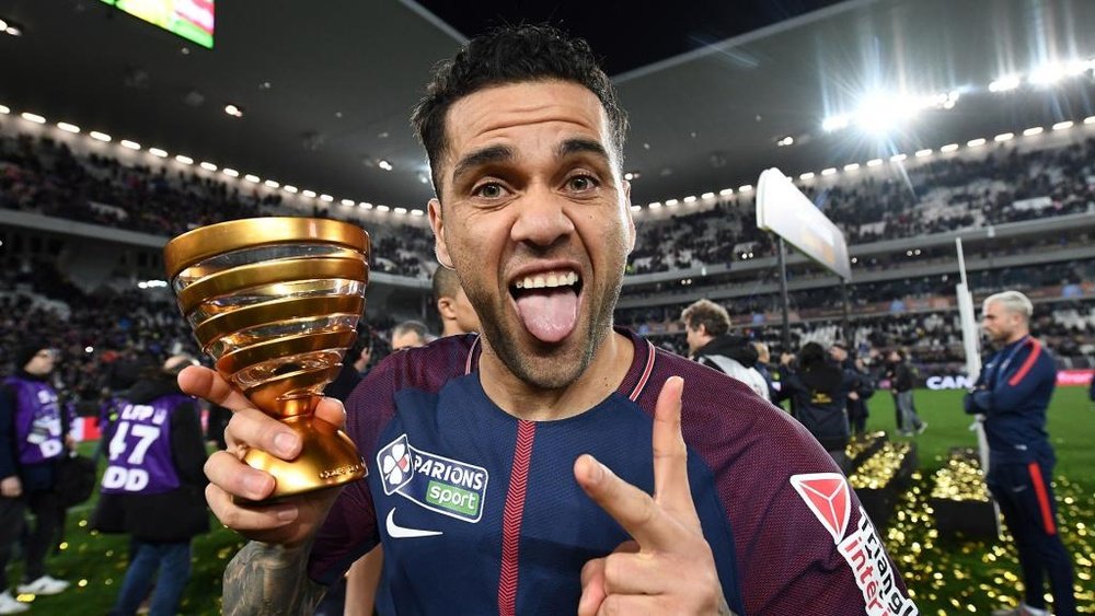 Alves somou ontem mais um troféu. GOAL