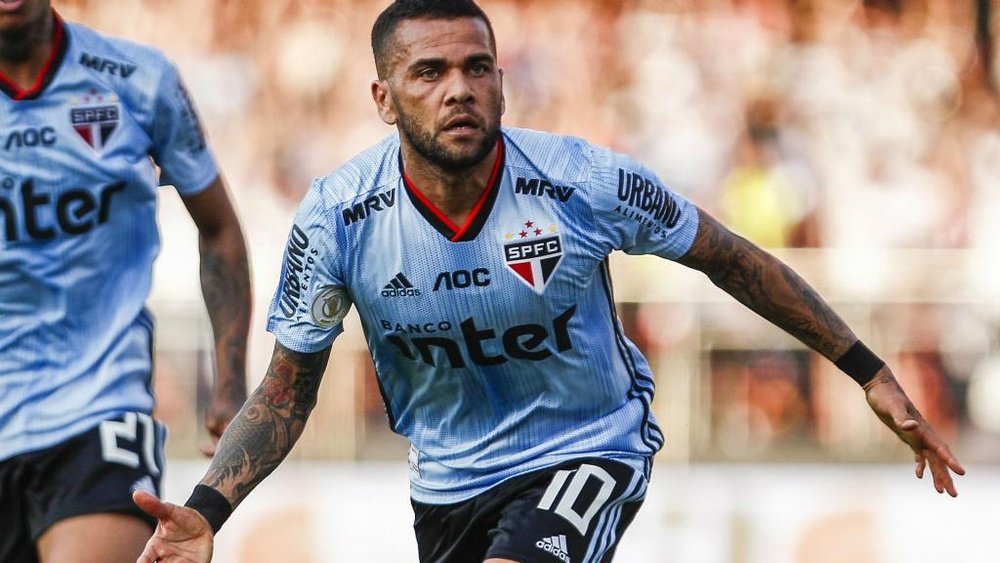 Dani Alves entra para seleta lista no São Paulo. Goal