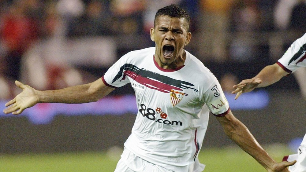Um dos melhores laterais direitos do mundo, Dani Alves chegou a Sevilla com 20 anos. Goal
