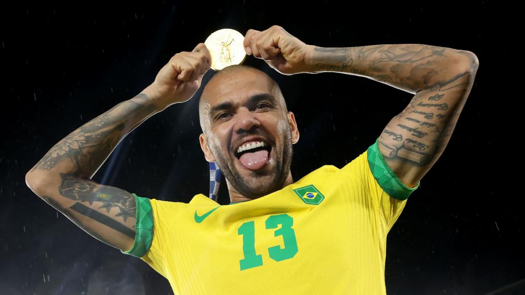 Alves sonha com a glória da Copa do Mundo no Brasil neste inverno