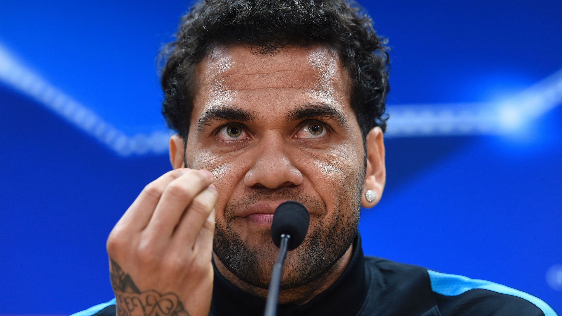 The Brazilian criticizes his former club. Goal