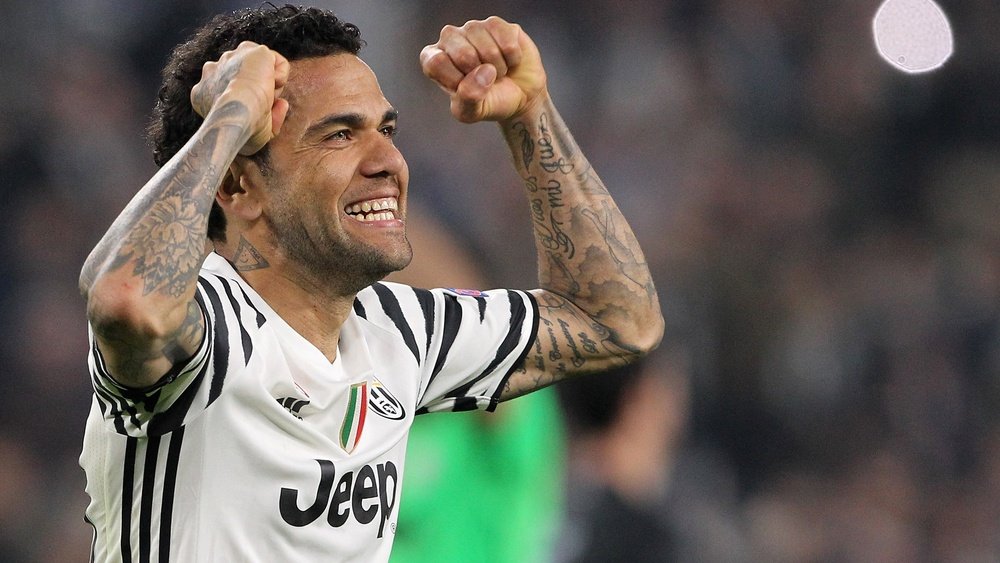 DaniAlves - Cropped