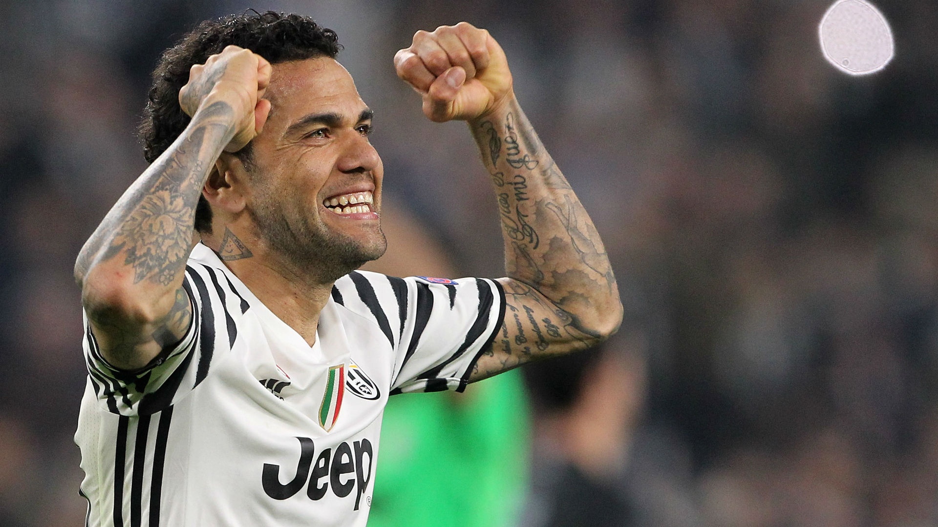 Dani Alves lors d'un Juventus-Porto. Goal