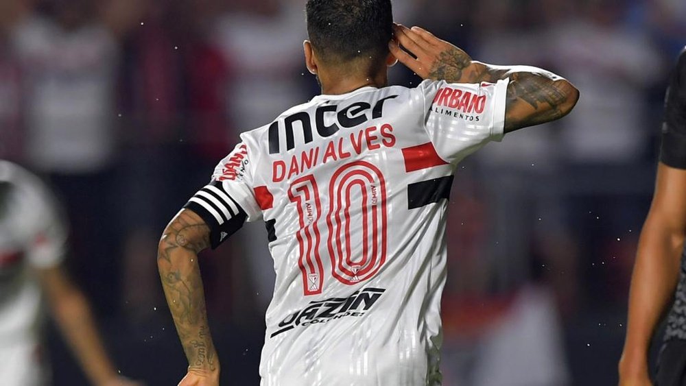 Com Daniel Alves e Igor Gomes, São Paulo vence com dois 10 na Libertadores. AFP