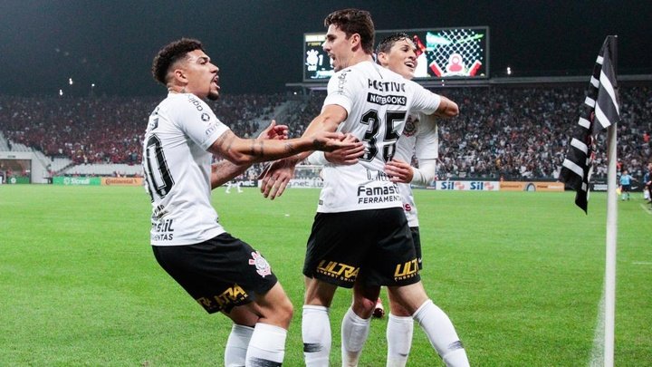 Corinthians espera acabar com seca de gols em “jogo do ano”