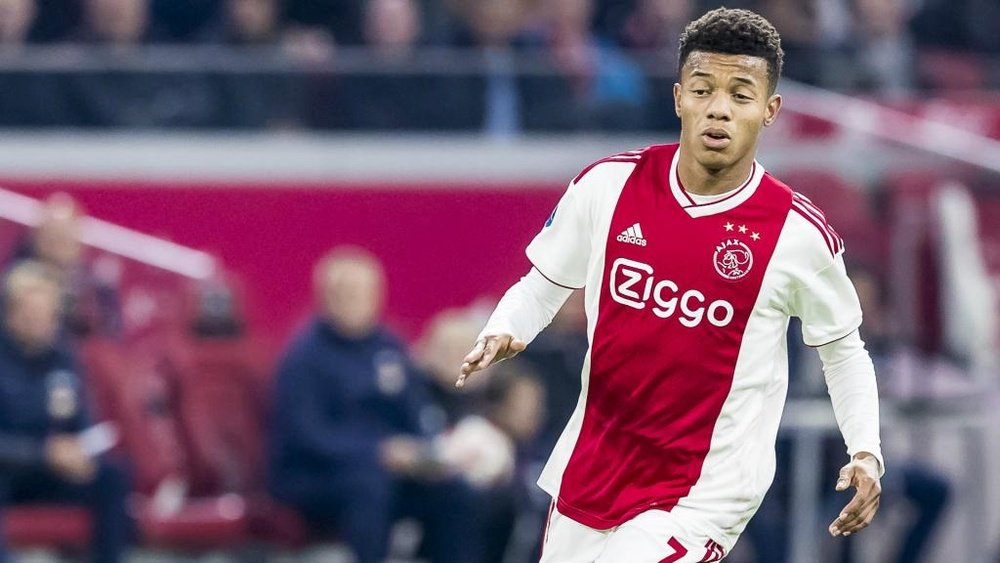 Ajax pede 50 milhões de euros para negociar David Neres.
