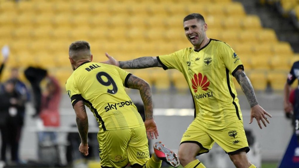 A-League Review: Phoenix and Jets ease to victories. GOAL