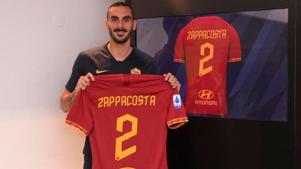 Roma, stop di 3-4 settimane per Zappacosta: lesione al soleo