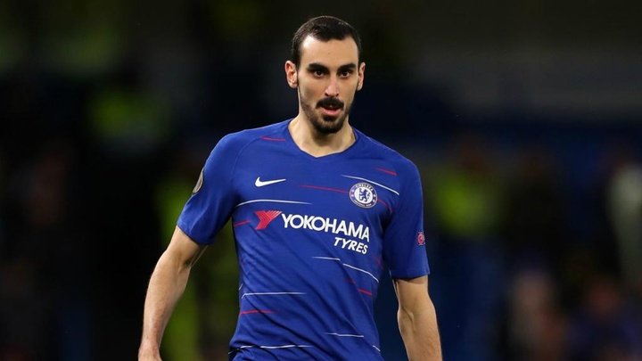 Chelsea defender Zappacosta completes Roma loan