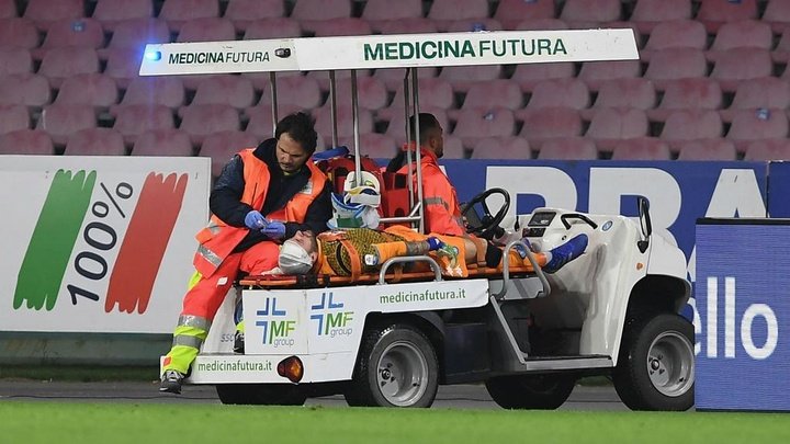 Napoli keeper Ospina kept in hospital after head injury against Udinese