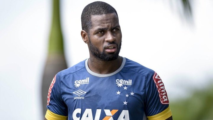 Não vêm mais: Flamengo confirma desistência por Dedé e Bruno Henrique