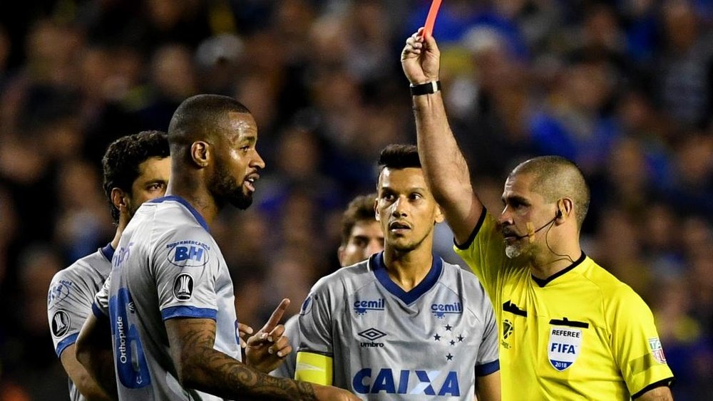 A primeira expulsão de Dedé com a camisa do Cruzeiro