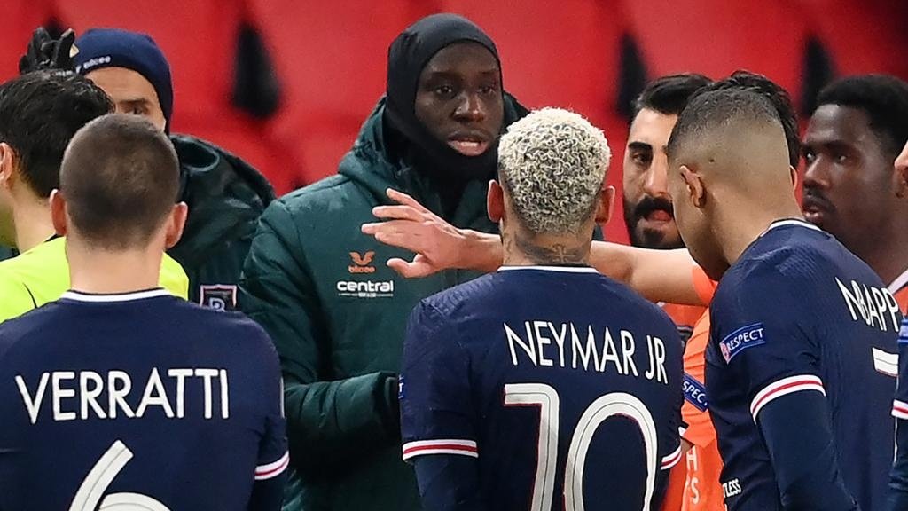 Demba Ba explique le choix de quitter le terrain
