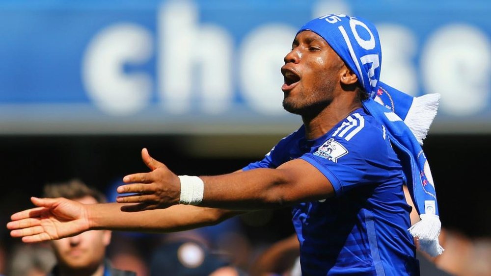 Drogba comemora Willian no Timão... e irrita torcida do Chelsea
