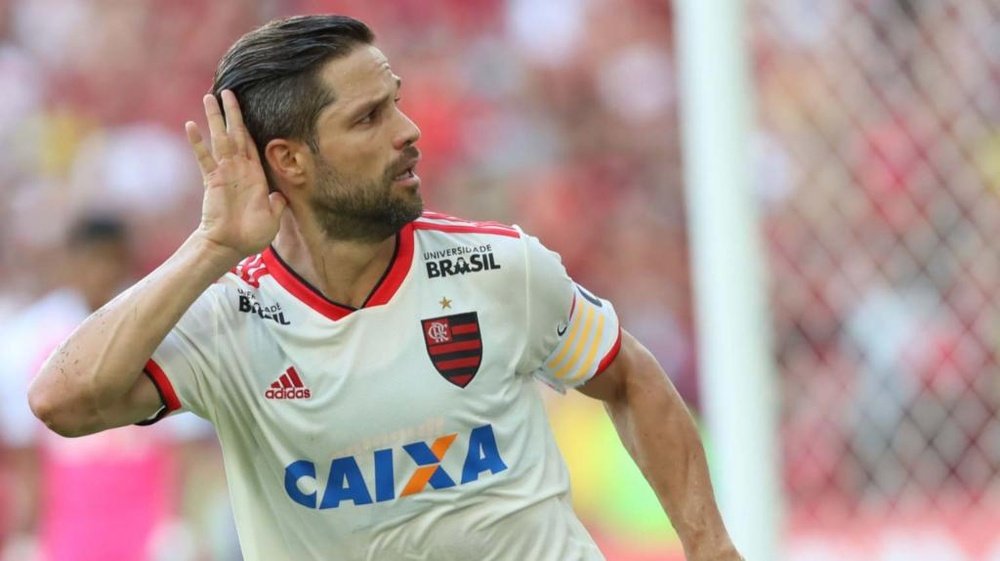 Bem do Flamengo é mais importante que minha titularidade, diz o meia Diego