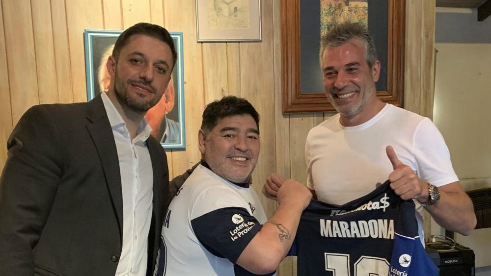 Maradona presentato dal Gimnasia. Goal