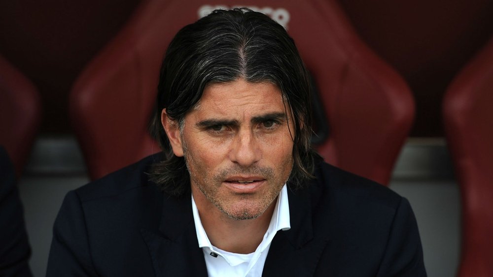 Diego Lopez is the new coach of Palermo. Goal