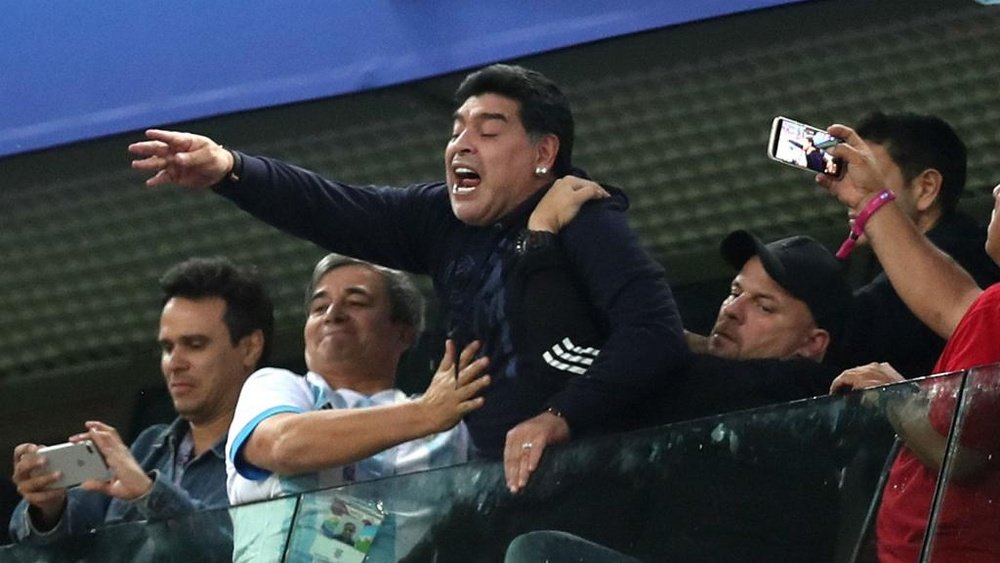 Maradona wants some information. GOAL