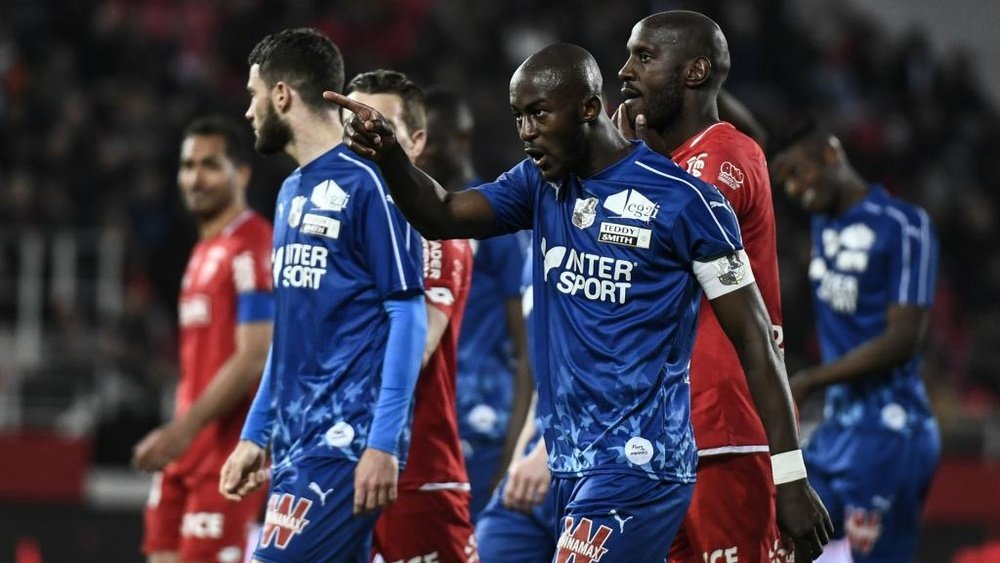 Dijon-Amiens sospesa: sospetti ululati razzisti contro Gouano. Goal