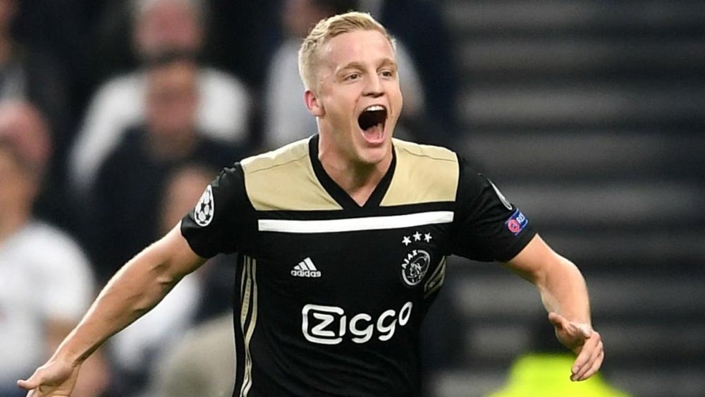 Van de Beek was the goalscorer in their first leg meeting. GOAL