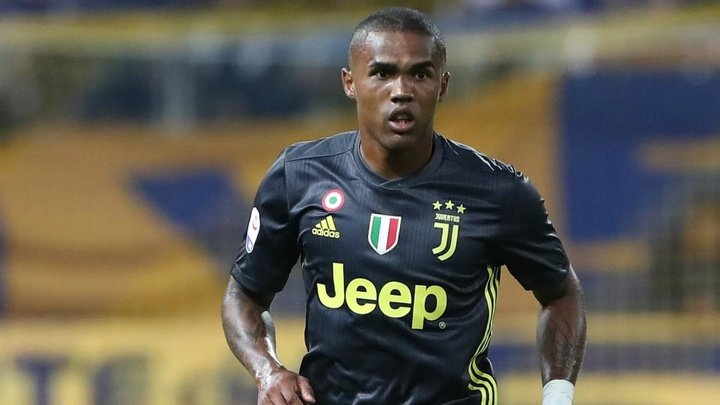 Juventus, Douglas Costa si allena a parte: salta il Napoli