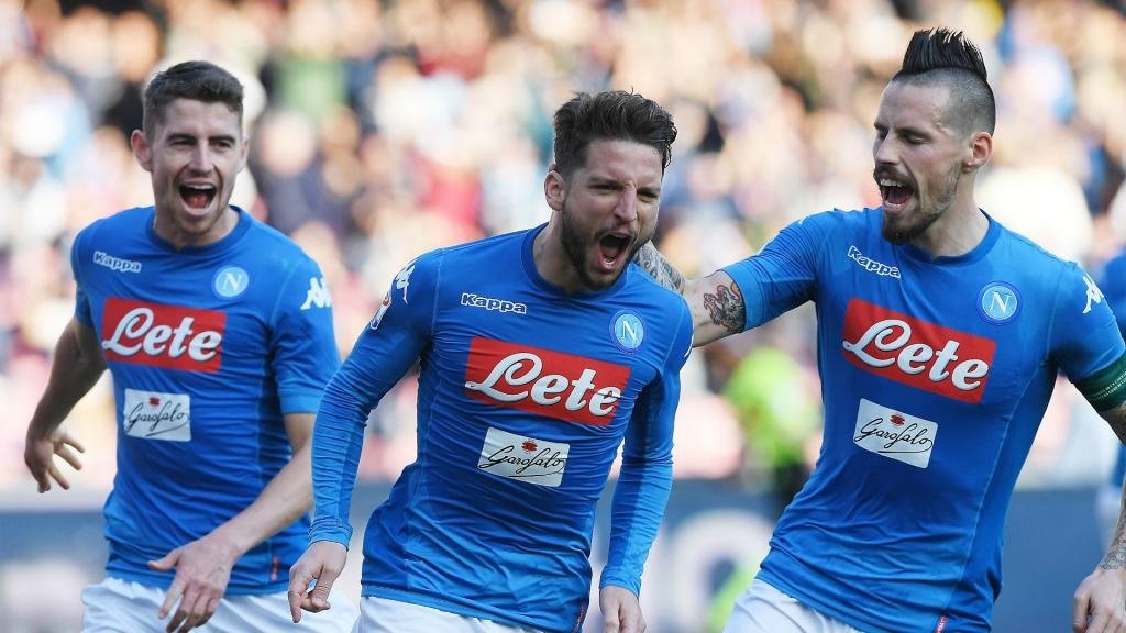 Mertens sends Napoli back to top. Goal