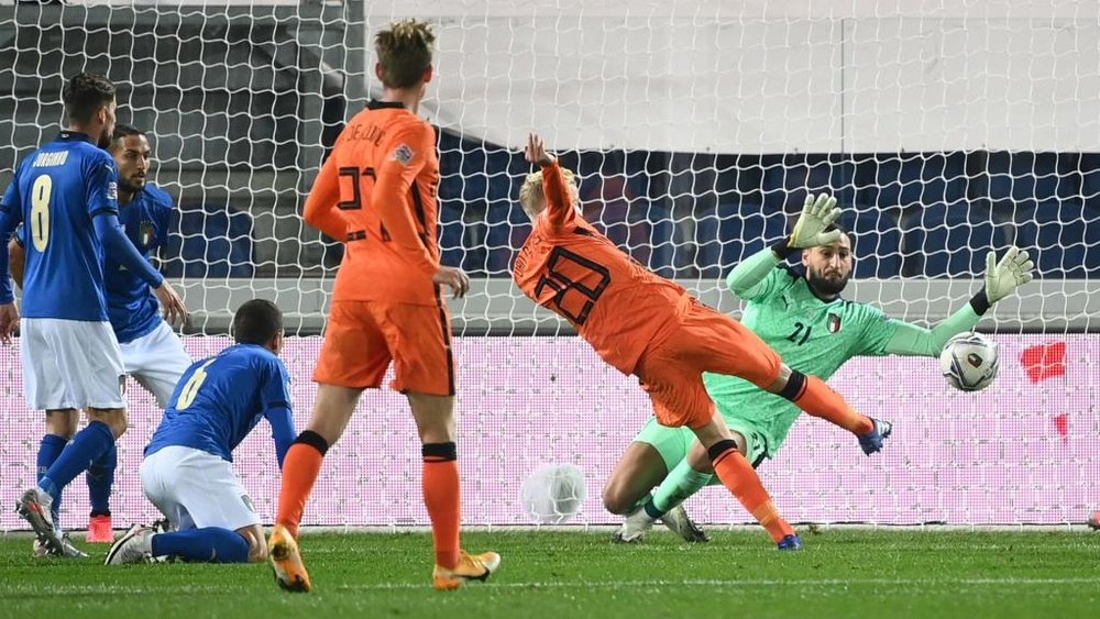 Donny van de Beek helped the Netherlands get a 1-1 draw versus Italy. GOAL