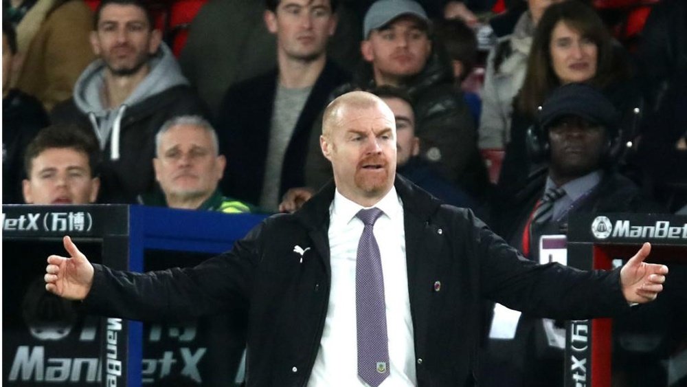 Dyche looks on as his Burnley side lose at Selhurst Park. GOAL