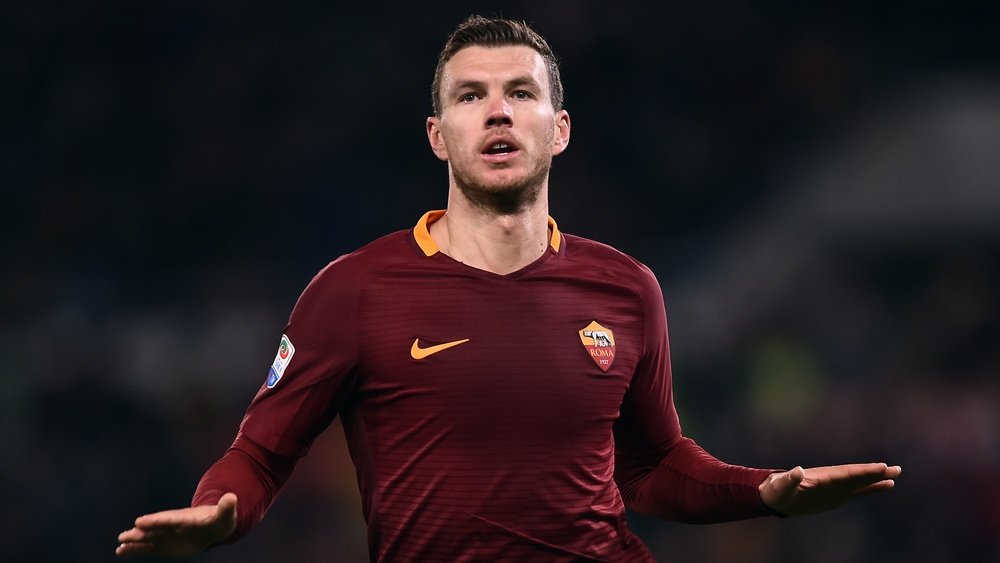 Edin Dzeko celebrating a goal with Roma. Goal