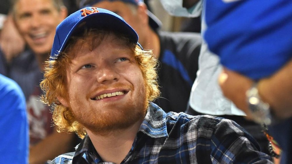Villani se confunde em transmissão e Ed Sheeran, Bruno Mars e Jason Mraz viram a mesma pessoa. EFE