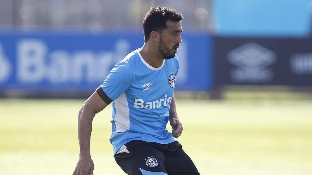 Grêmio acerta os detalhes para anunciar o retorno do lateral Edílson