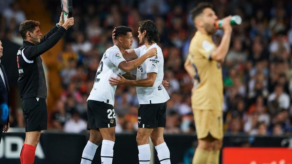 Edinson Cavani (C) is a doubt for the World Cup. AFP