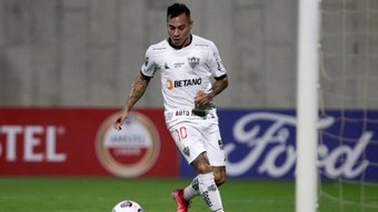Atlético-MG procura André Cury e acerta renovação de Vargas. AFP