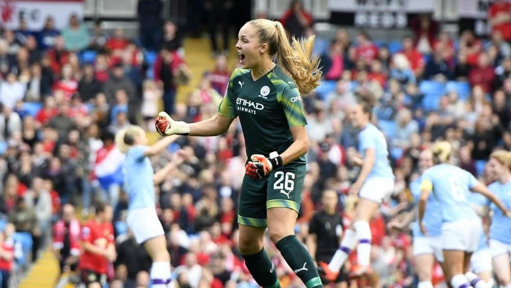 Ellie Roebuck made a great save in the WSL Manchester derby at the Etihad. GOAL