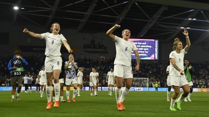 Beckham wishes good luck to Lionesses ahead of Sweden semi-final