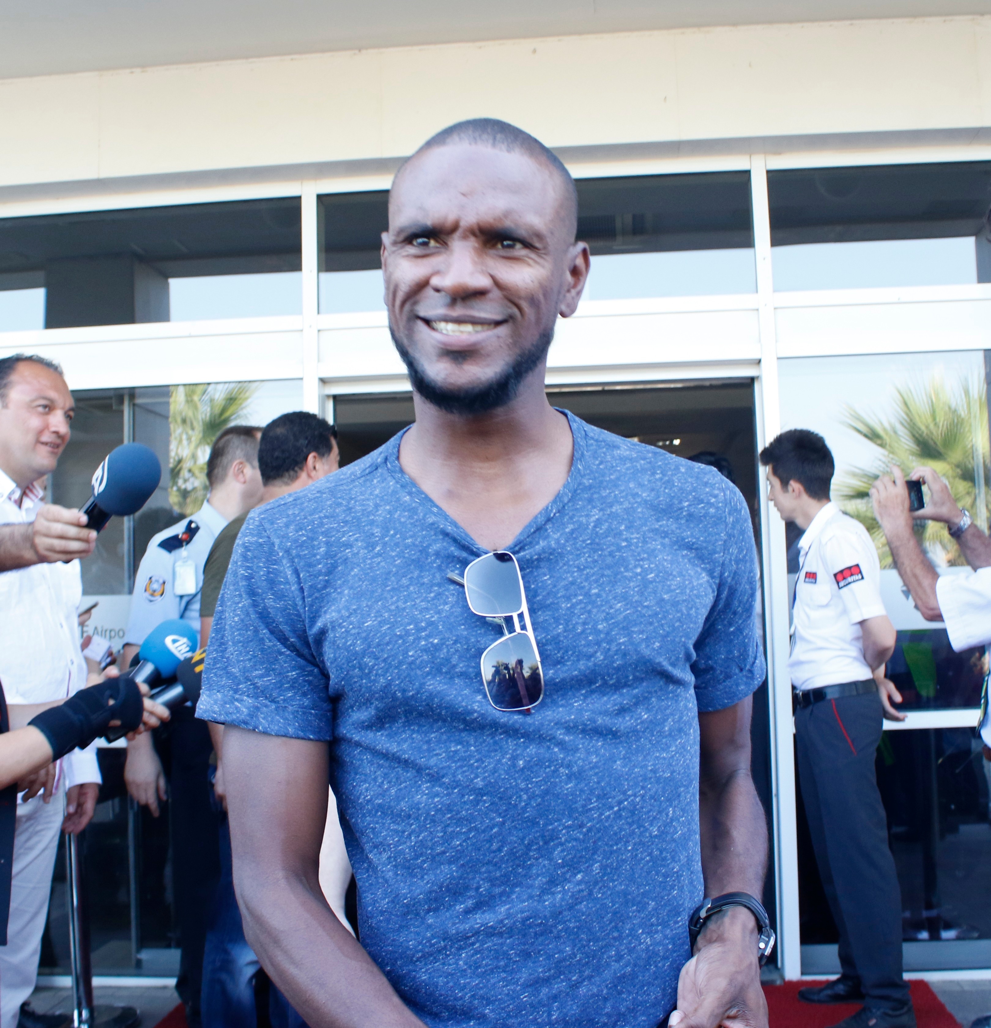 Abidal va superviser Frenkie de Jong face au Bayern
