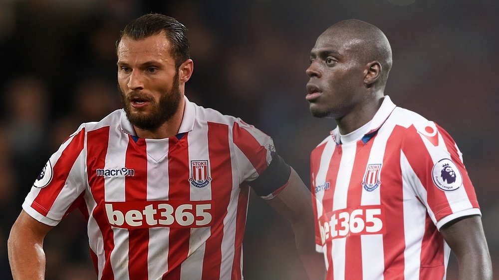 Craig Pawson got mixed up between Pieters and Martins Indi. Goal