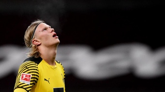 Haaland mostra incômodo e reclama do Dortmund após pressão sobre futuro. EFE