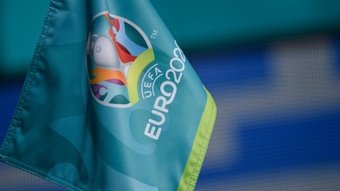 Italy and Turkey be a part of Russia and UK and Ireland in Euros bids