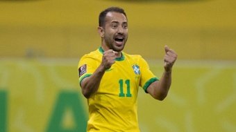 Everton Ribeiro se anima com presença de Tite no Maracanã.